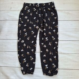 O'Neill Medium Floral Black Capris Lounge Pants